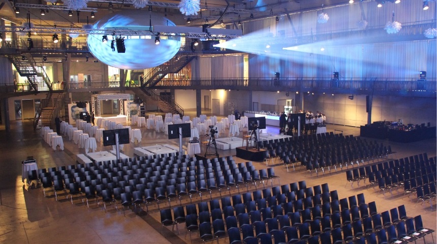 Arena Theaterbestuhlung und Apero abends