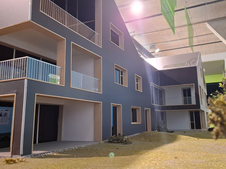 Nahaufnahme des Modellhaus in der Ausstellung der Umwelt Arena