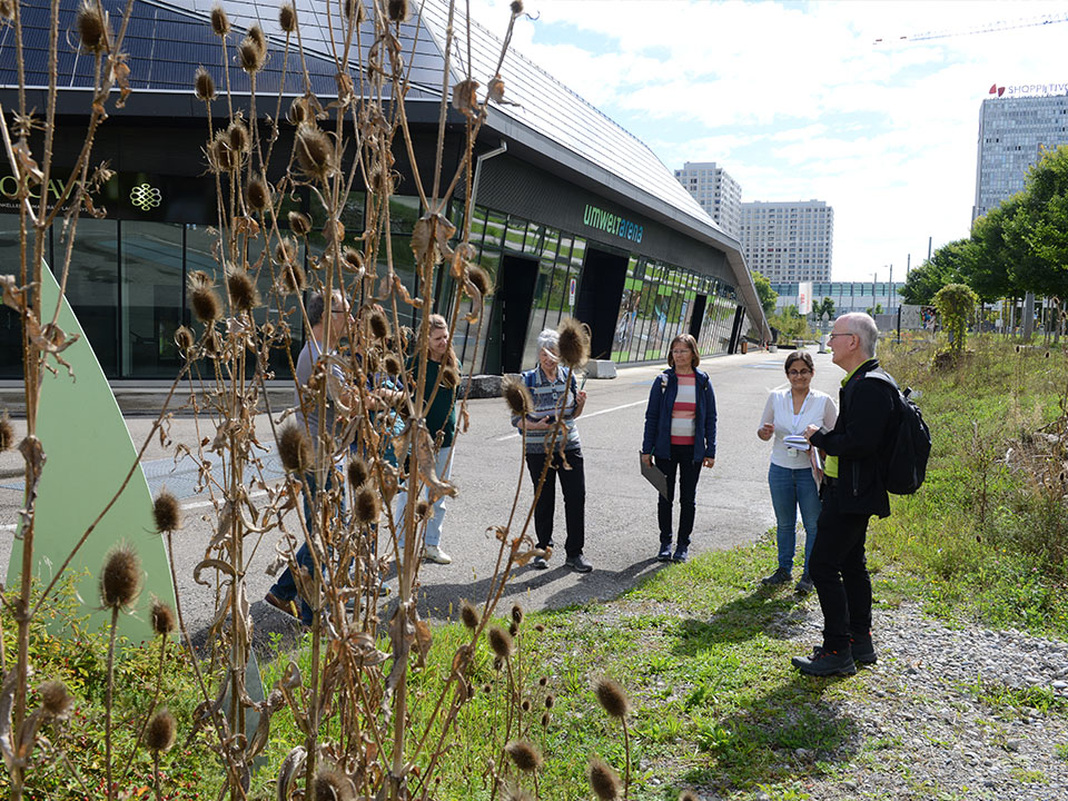 fuehrung naturmodule vor der haustuere rundgang