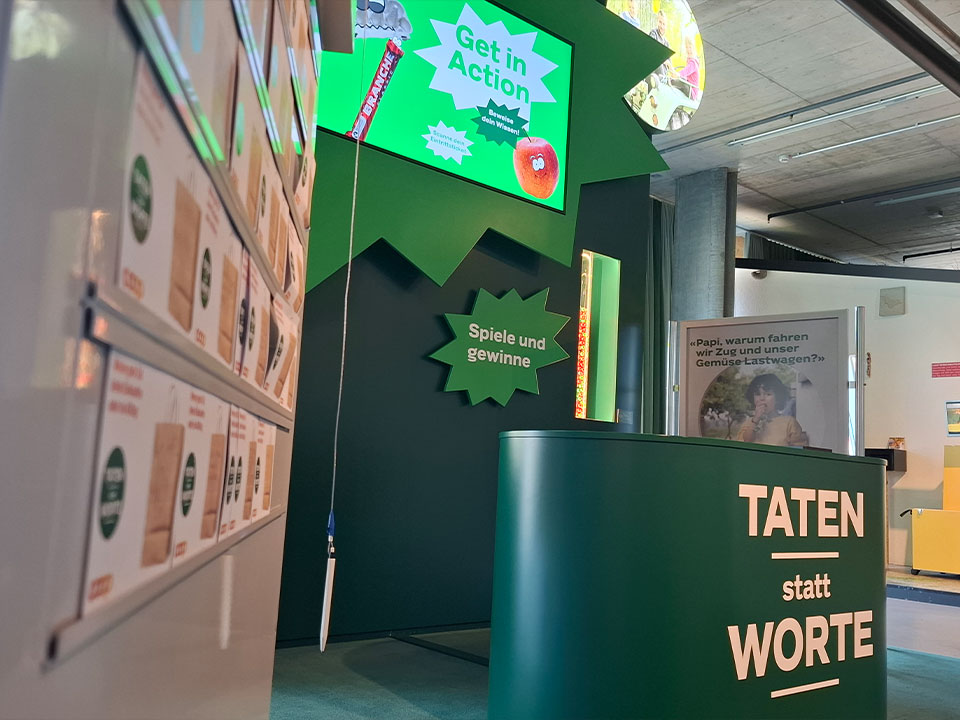 x Ausstellung Coop Taten statt worte nahaufnahme